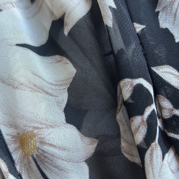 Light and airy long see through from knees to bottom and see through chest - Picture 3 of 3